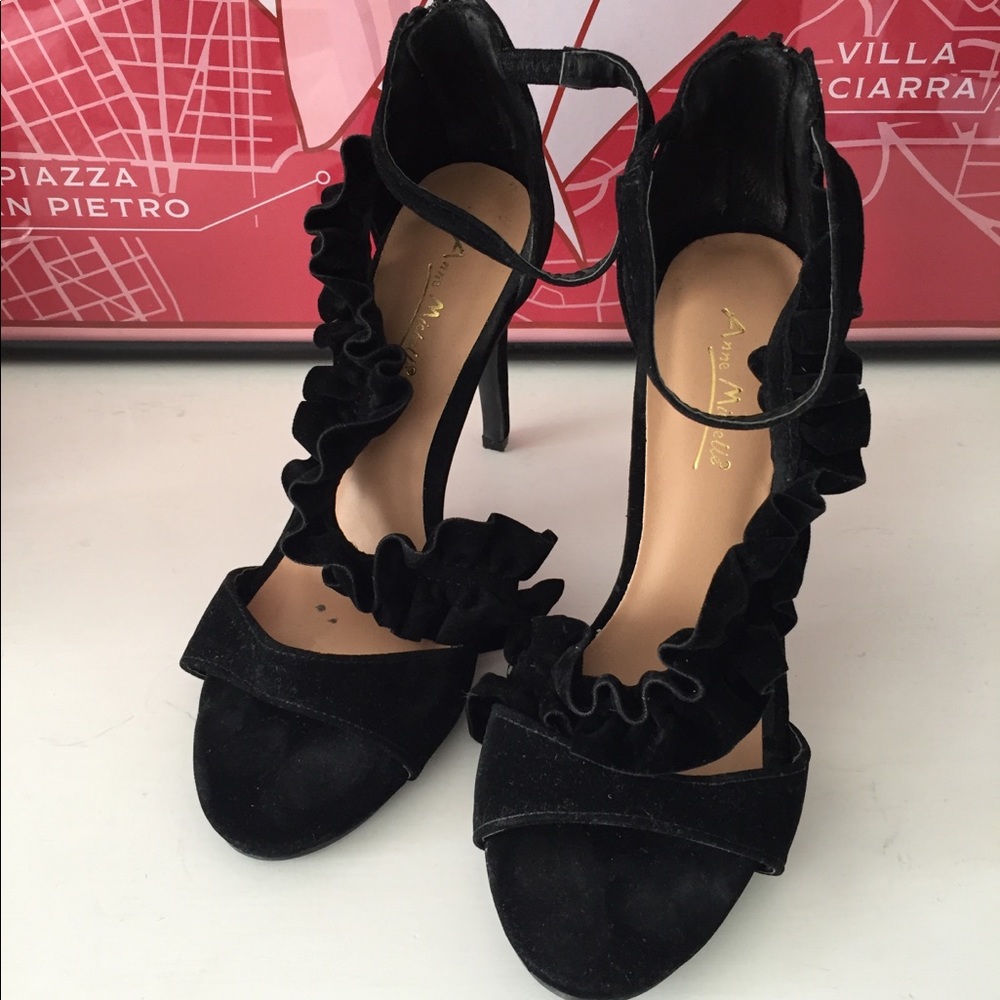 Black ruffle heels!
